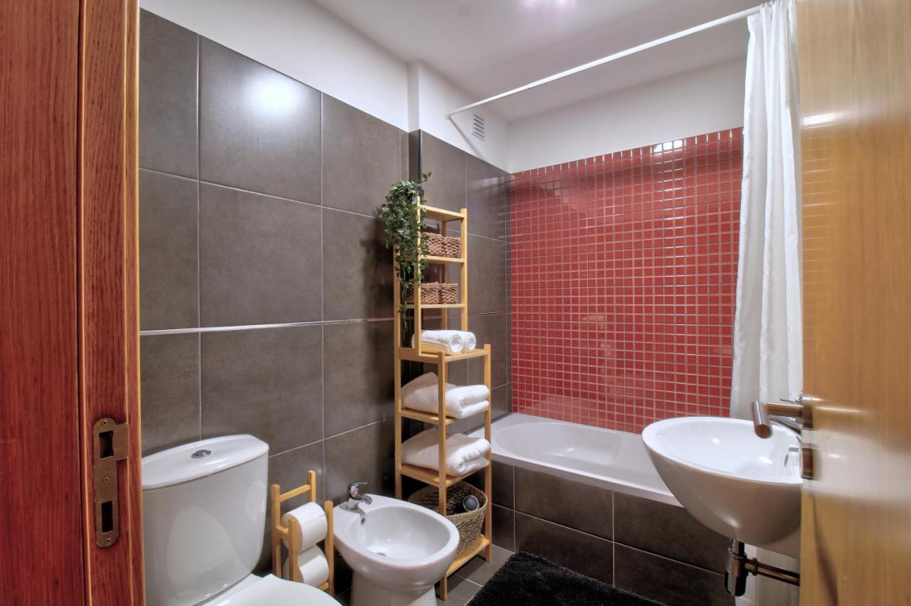 Spacious Terrace, Swimming Pool, Private Parking Ольян Экстерьер фото