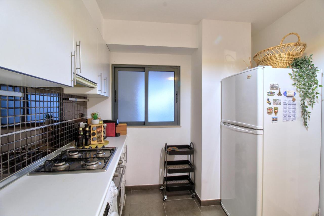 Spacious Terrace, Swimming Pool, Private Parking Ольян Экстерьер фото