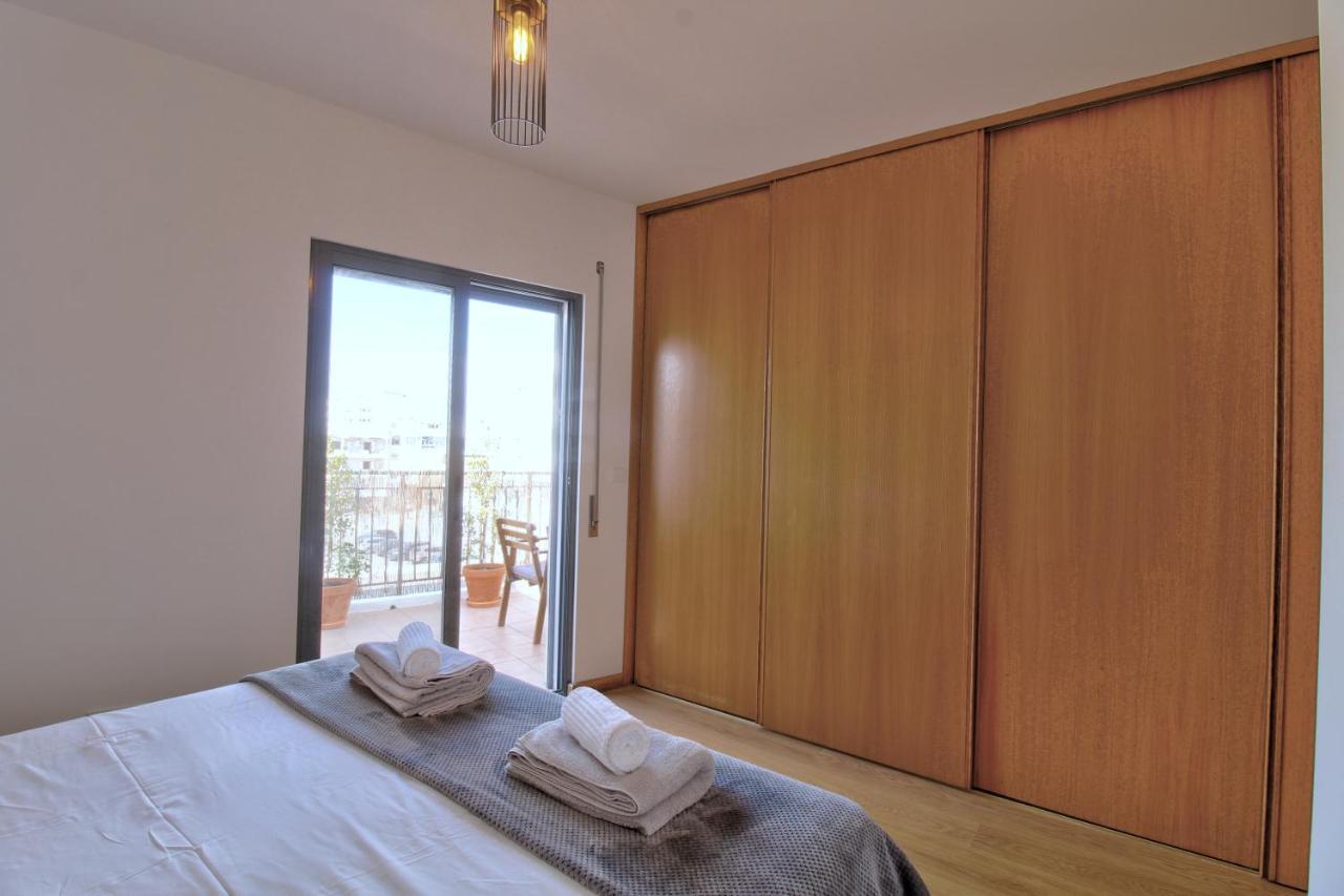 Spacious Terrace, Swimming Pool, Private Parking Ольян Экстерьер фото