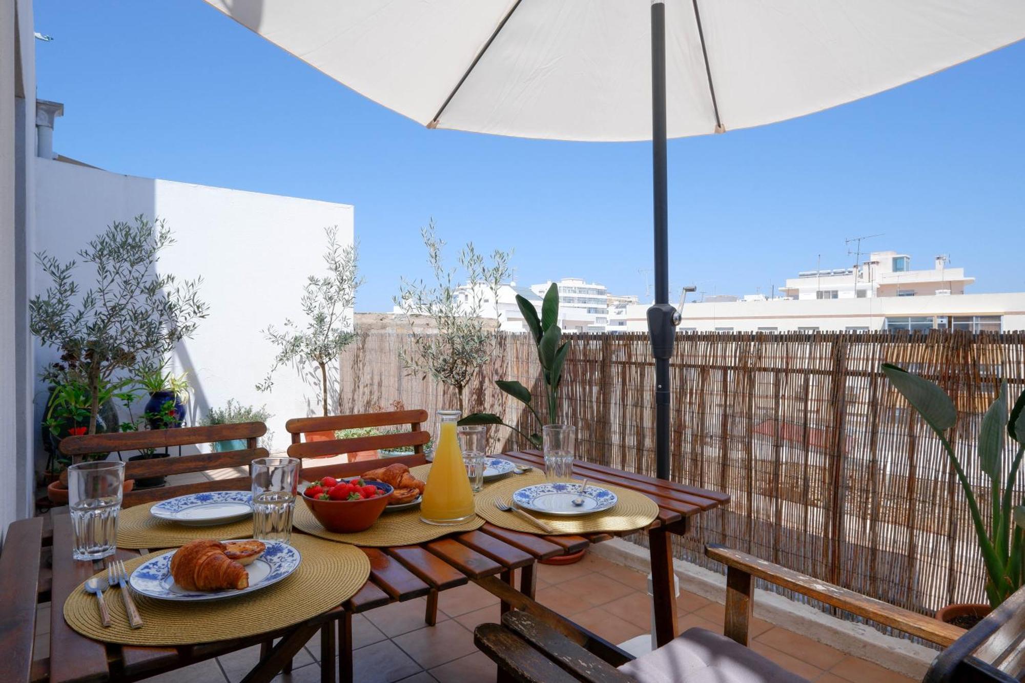 Spacious Terrace, Swimming Pool, Private Parking Ольян Экстерьер фото