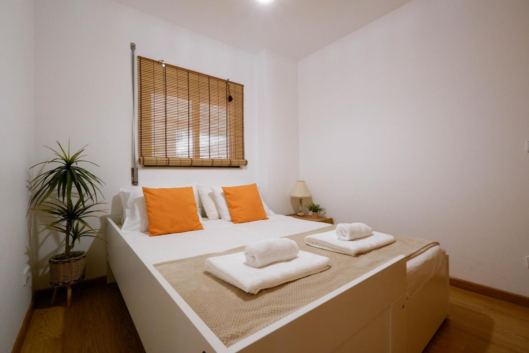 Spacious Terrace, Swimming Pool, Private Parking Ольян Экстерьер фото