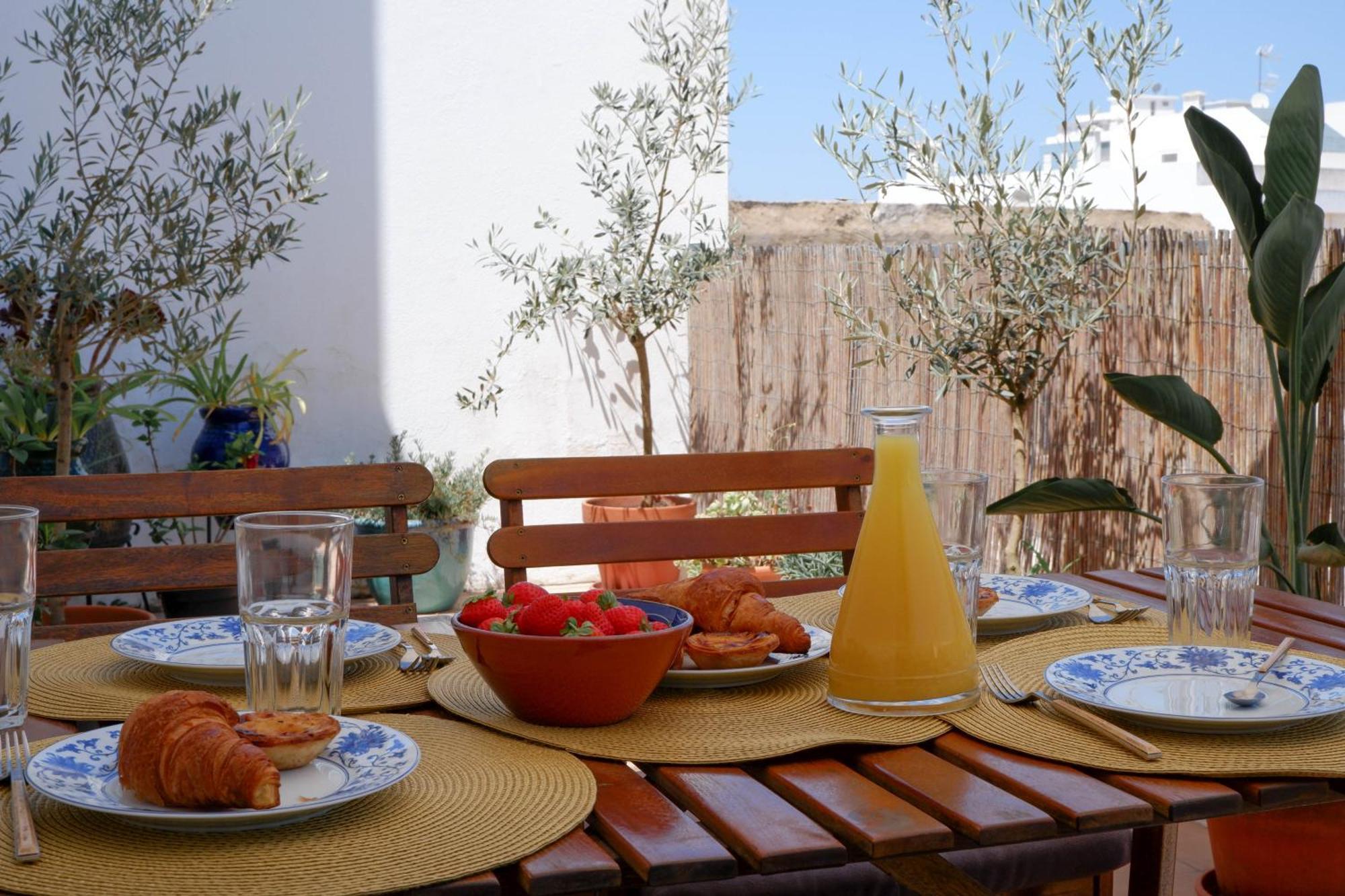 Spacious Terrace, Swimming Pool, Private Parking Ольян Экстерьер фото