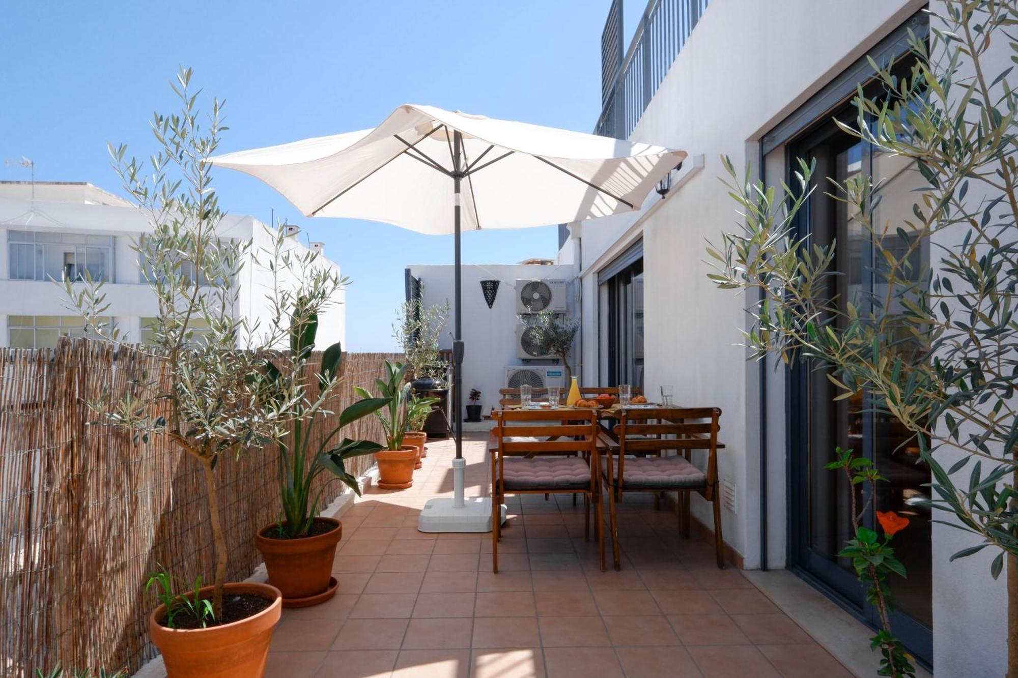 Spacious Terrace, Swimming Pool, Private Parking Ольян Экстерьер фото